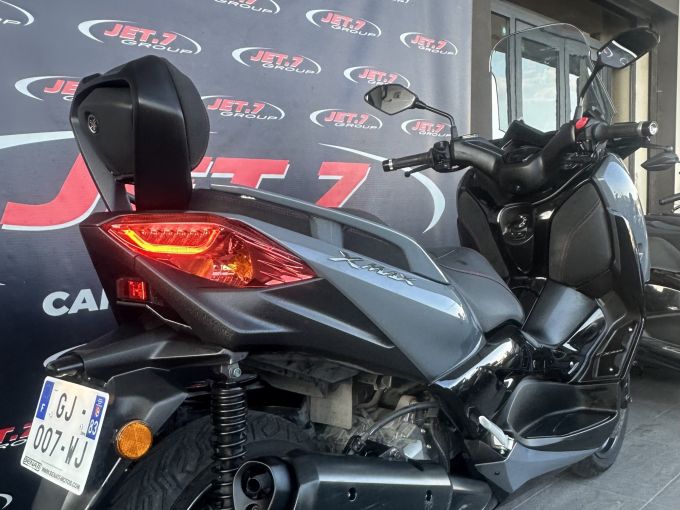YAMAHA XMAX 300 Tech Max 4