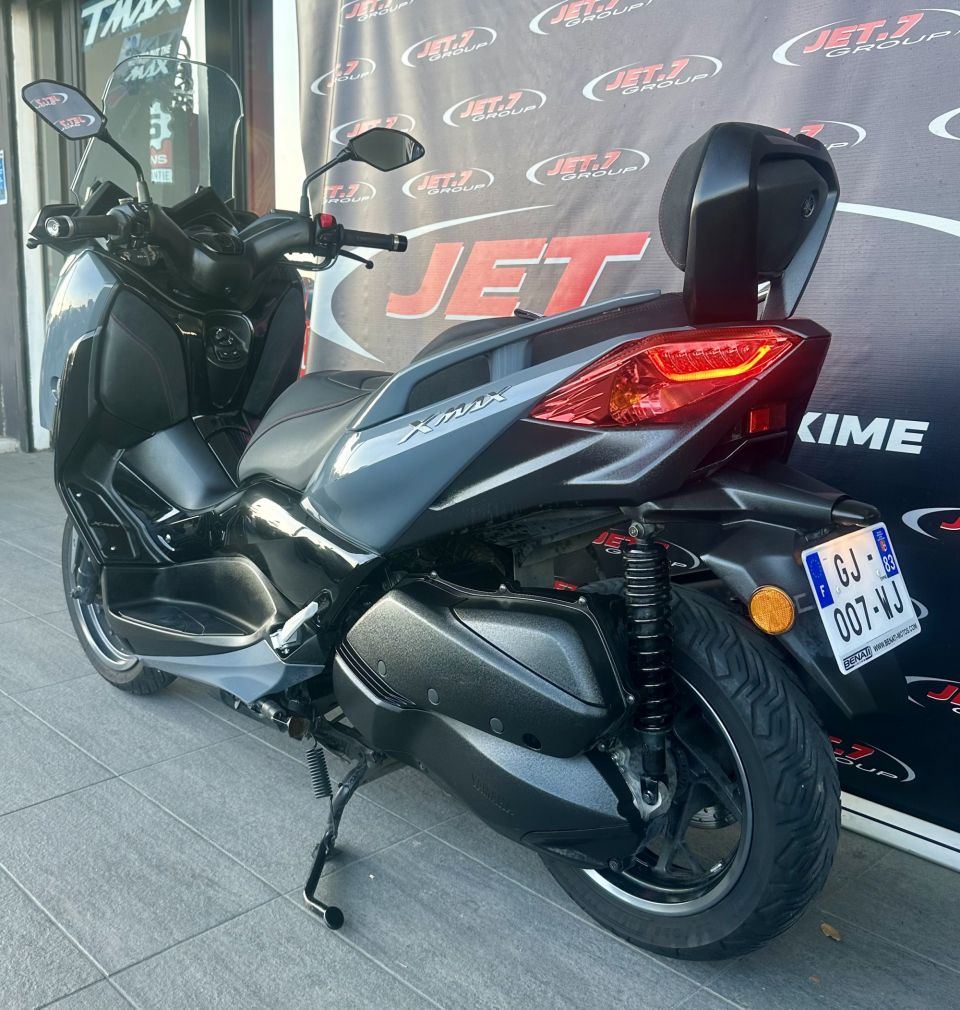 YAMAHA XMAX 300 Tech Max 4