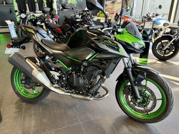KAWASAKI Z 500 SE 4