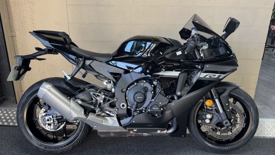 YAMAHA YZF 1000 R1 4