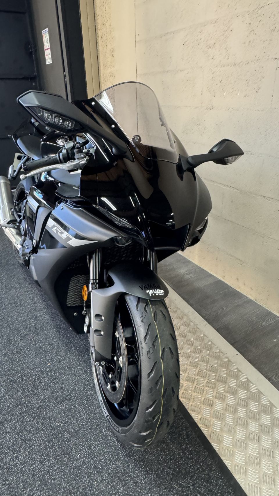 YAMAHA YZF 1000 R1 4