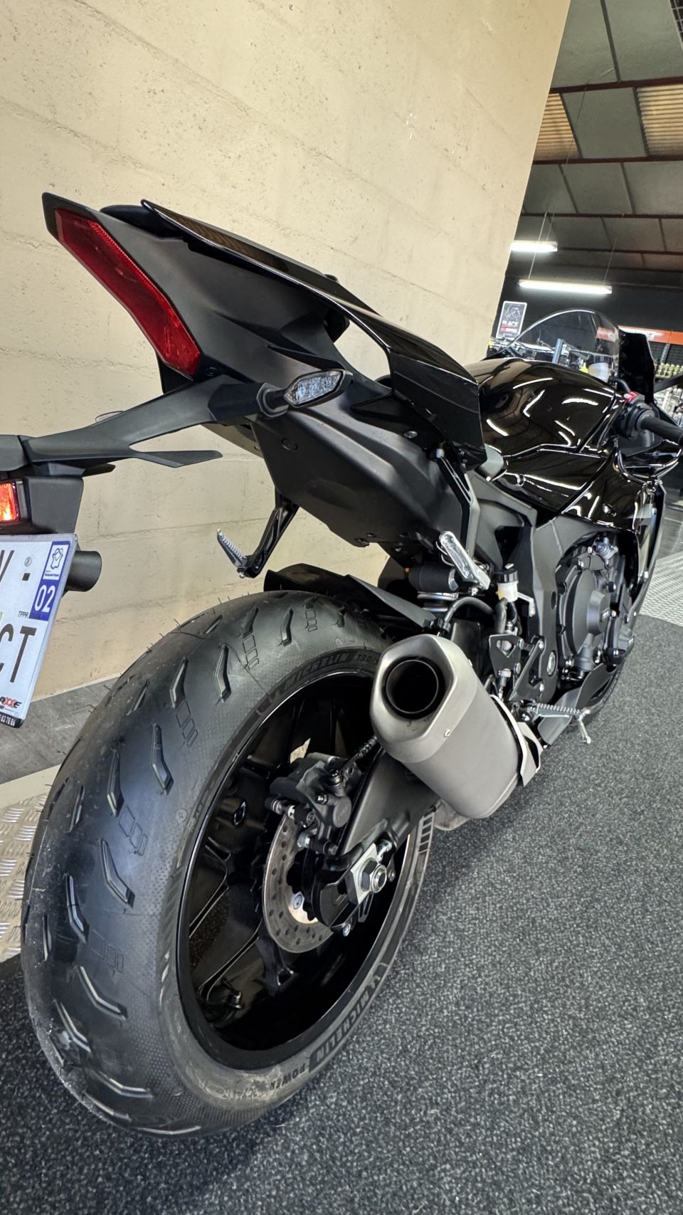 YAMAHA YZF 1000 R1 4