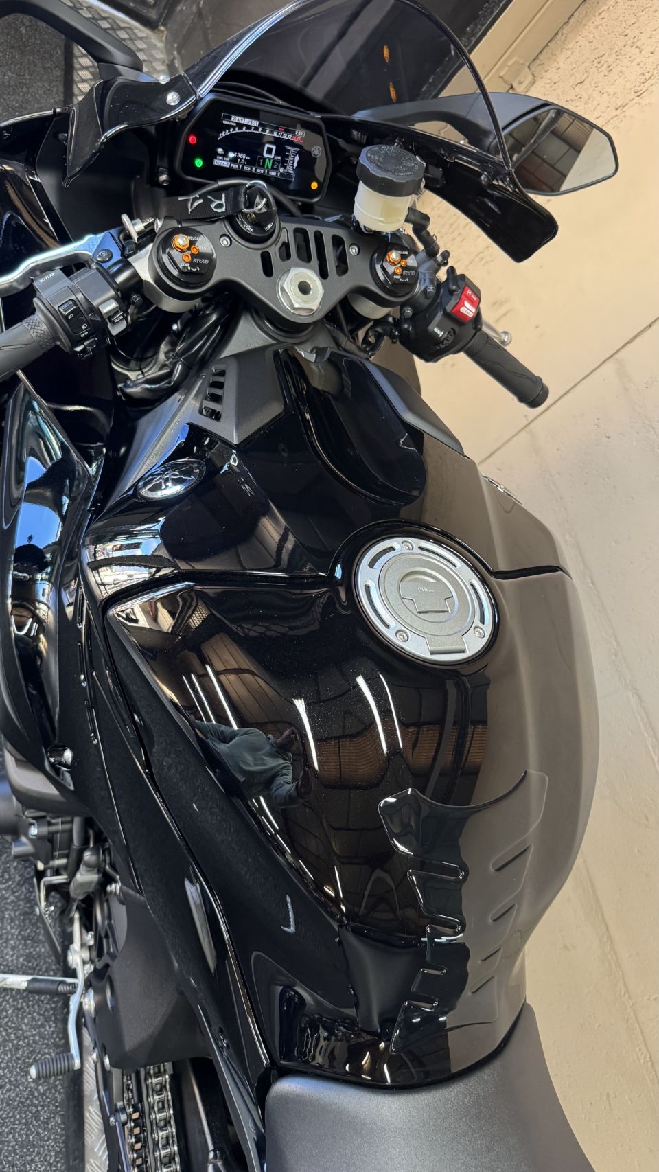 YAMAHA YZF 1000 R1 4