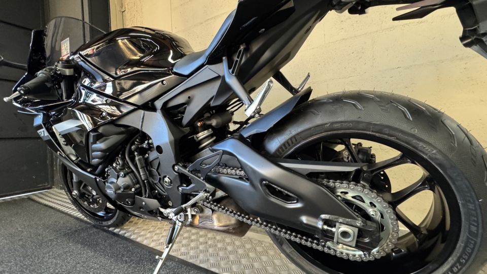 YAMAHA YZF 1000 R1 4