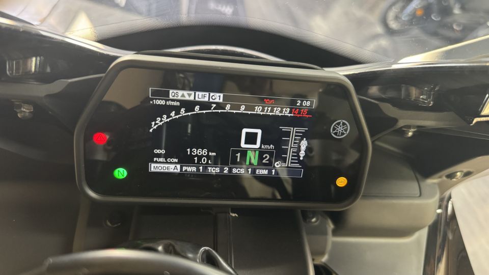 YAMAHA YZF 1000 R1 4