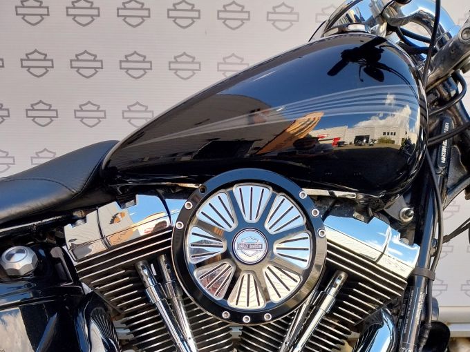 HARLEY-DAVIDSON SOFTAIL BREAKOUT 1690 4