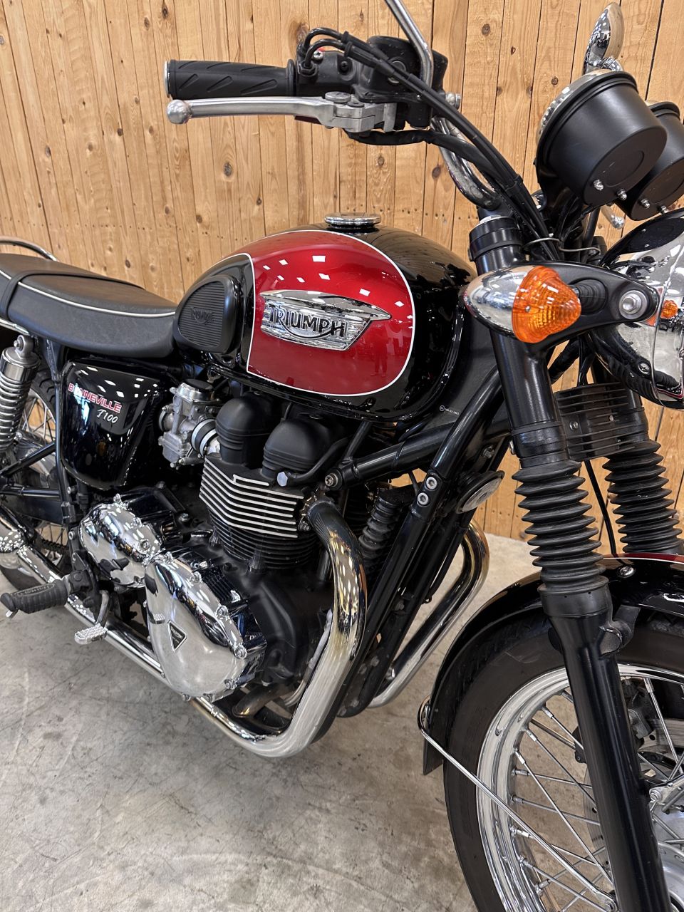 TRIUMPH Bonneville T100 4