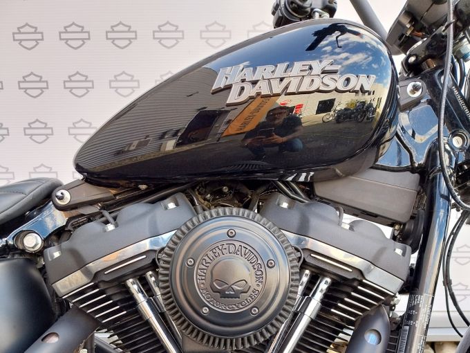HARLEY-DAVIDSON SOFTAIL STREET BOB 1745 4