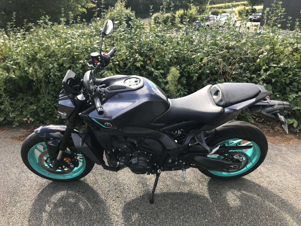 YAMAHA MT-09  Y-AMT 4