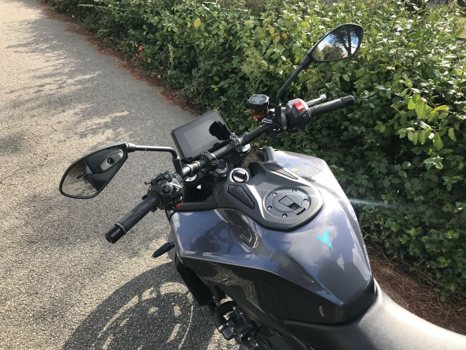 YAMAHA MT-09  Y-AMT 4
