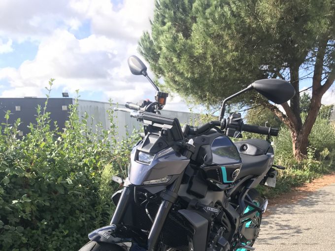 YAMAHA MT-09  Y-AMT 4
