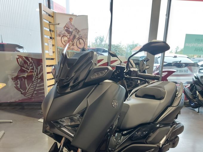 YAMAHA XMAX 125 4