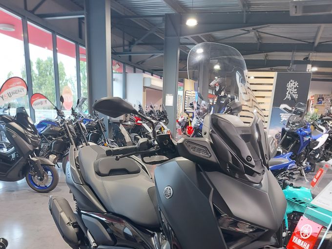 YAMAHA XMAX 125 4