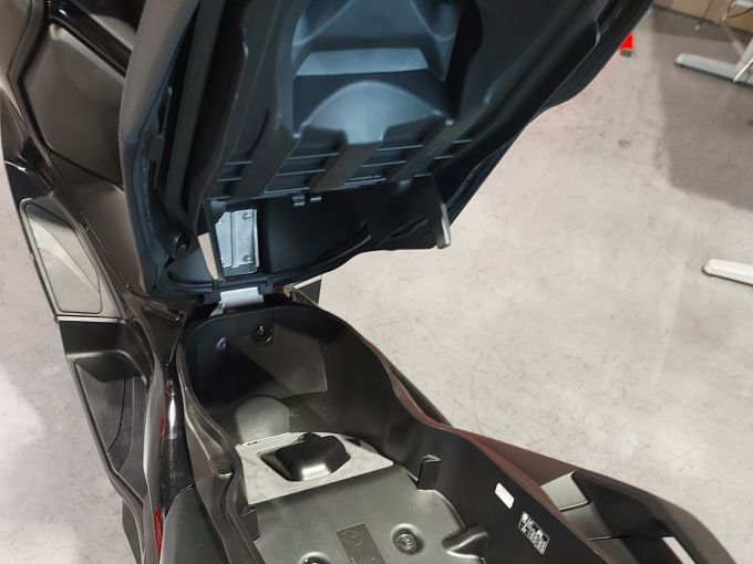 YAMAHA XMAX 125 4