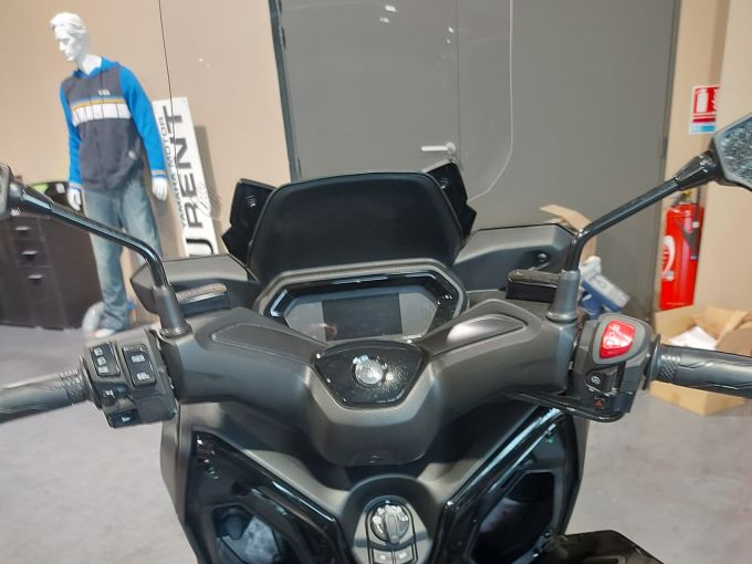 YAMAHA XMAX 125 4