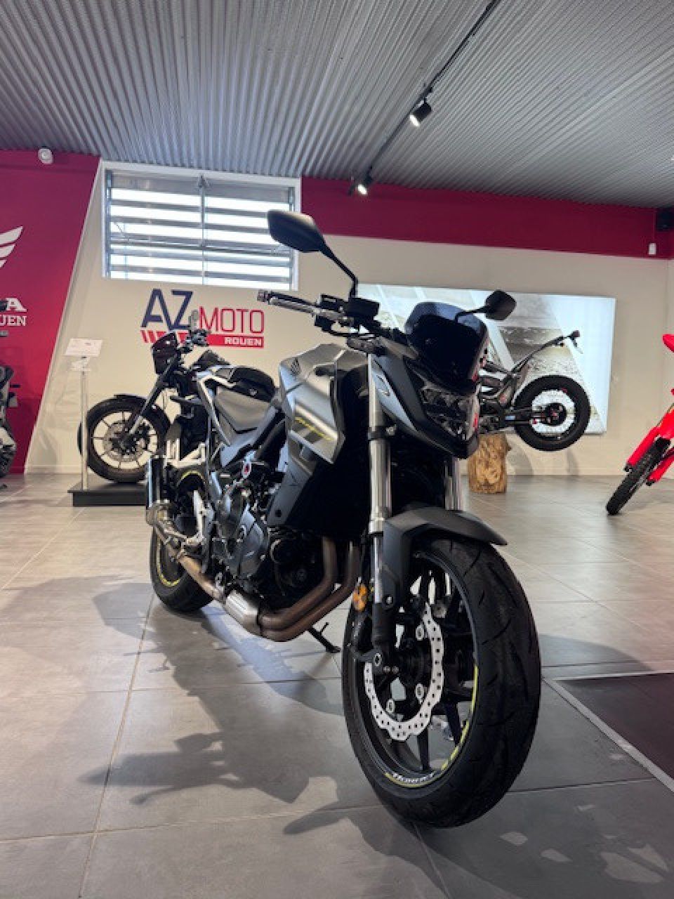 HONDA CB750 HORNET 4