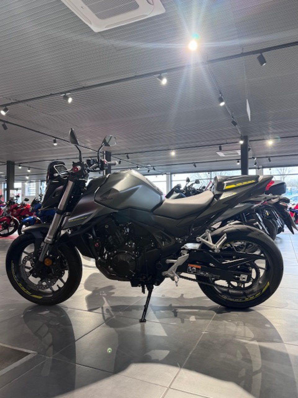 HONDA CB750 HORNET 4