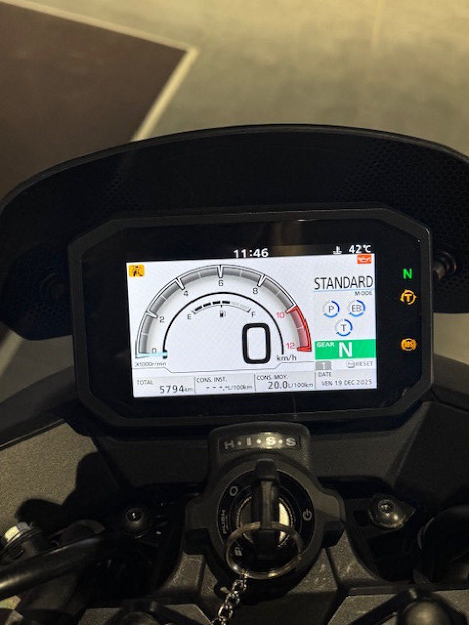 HONDA CB750 HORNET 4