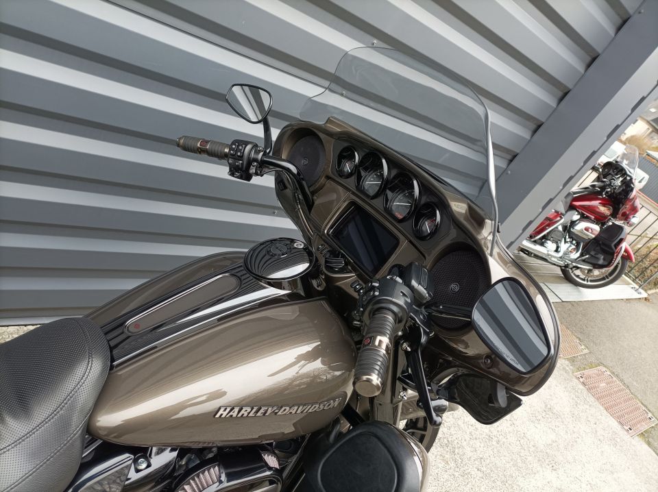 HARLEY-DAVIDSON TOURING ELECTRA GLIDE 1923 ULTRA CVO 4