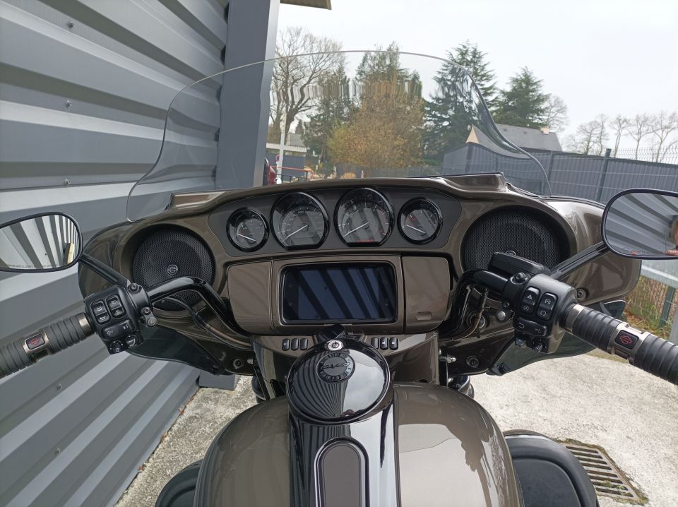 HARLEY-DAVIDSON TOURING ELECTRA GLIDE 1923 ULTRA CVO 4