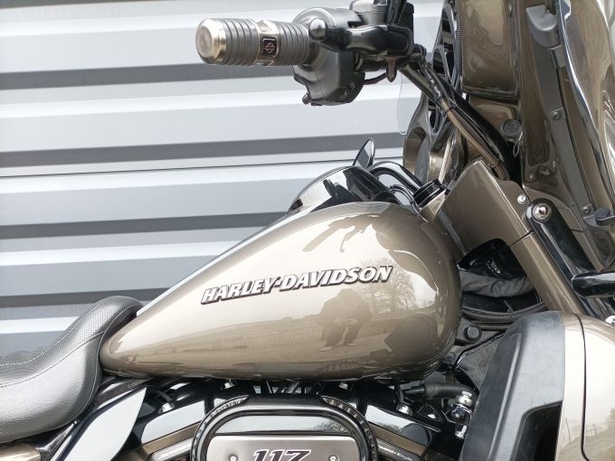 HARLEY-DAVIDSON TOURING ELECTRA GLIDE 1923 ULTRA CVO 4