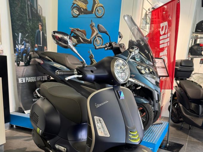 VESPA GTS 300 SUPER 4