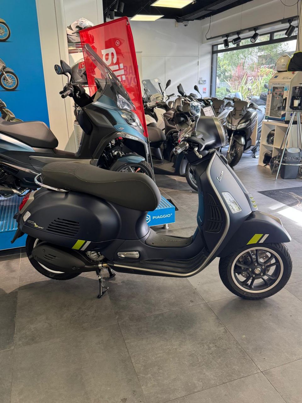 VESPA GTS 300 SUPER 4