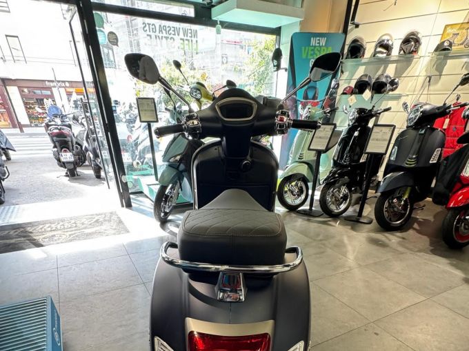 VESPA GTS 300 SUPER 4