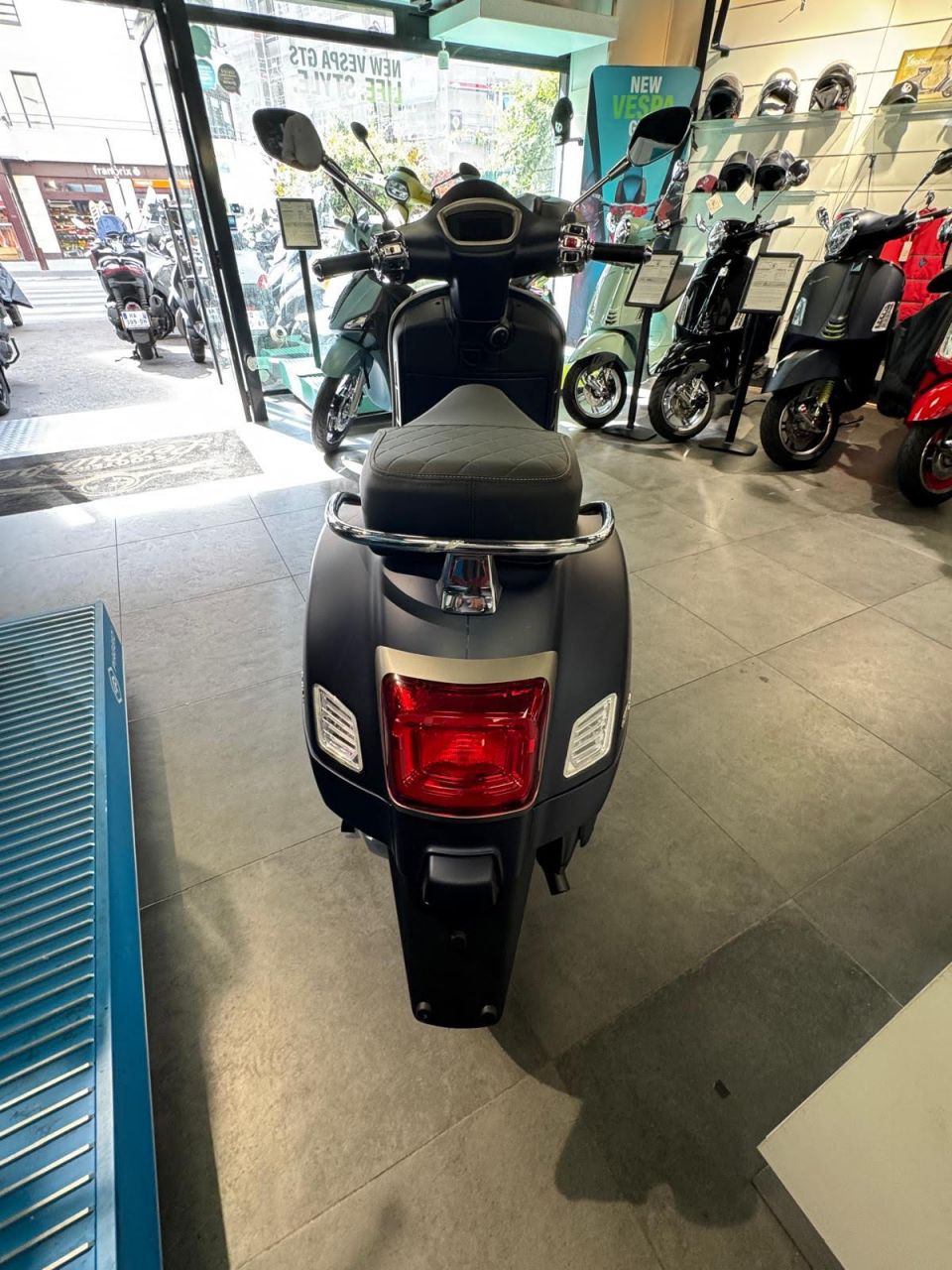 VESPA GTS 300 SUPER 4