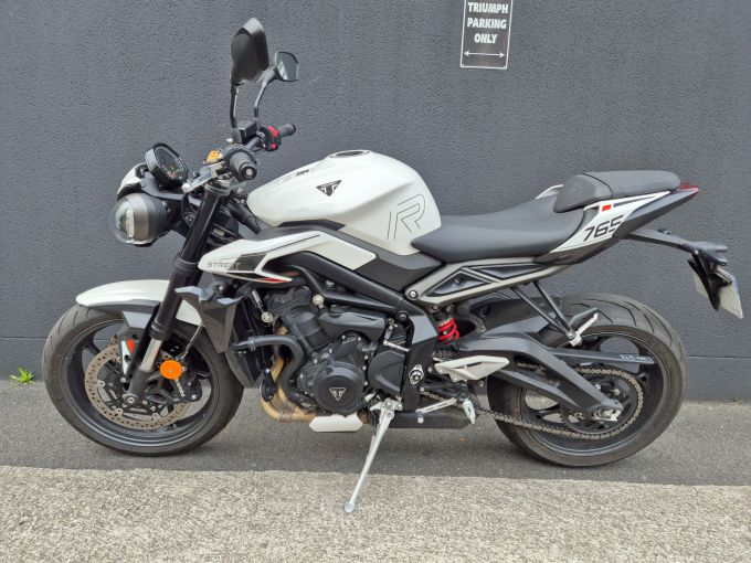 TRIUMPH STREET TRIPLE 765 R 4