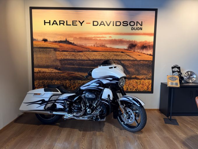 HARLEY-DAVIDSON TOURING STREET GLIDE 1800 CVO 4