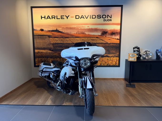 HARLEY-DAVIDSON TOURING STREET GLIDE 1800 CVO 4