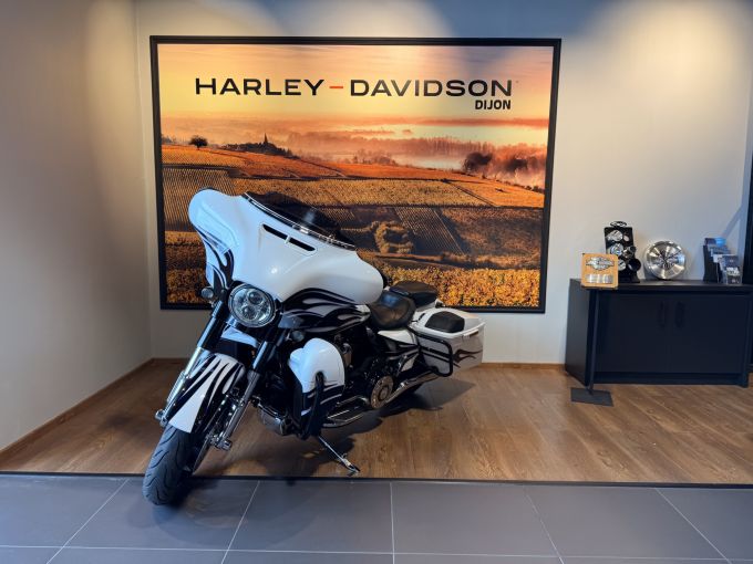 HARLEY-DAVIDSON TOURING STREET GLIDE 1800 CVO 4
