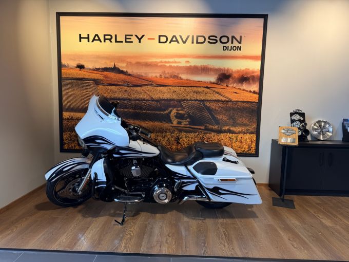 HARLEY-DAVIDSON TOURING STREET GLIDE 1800 CVO 4