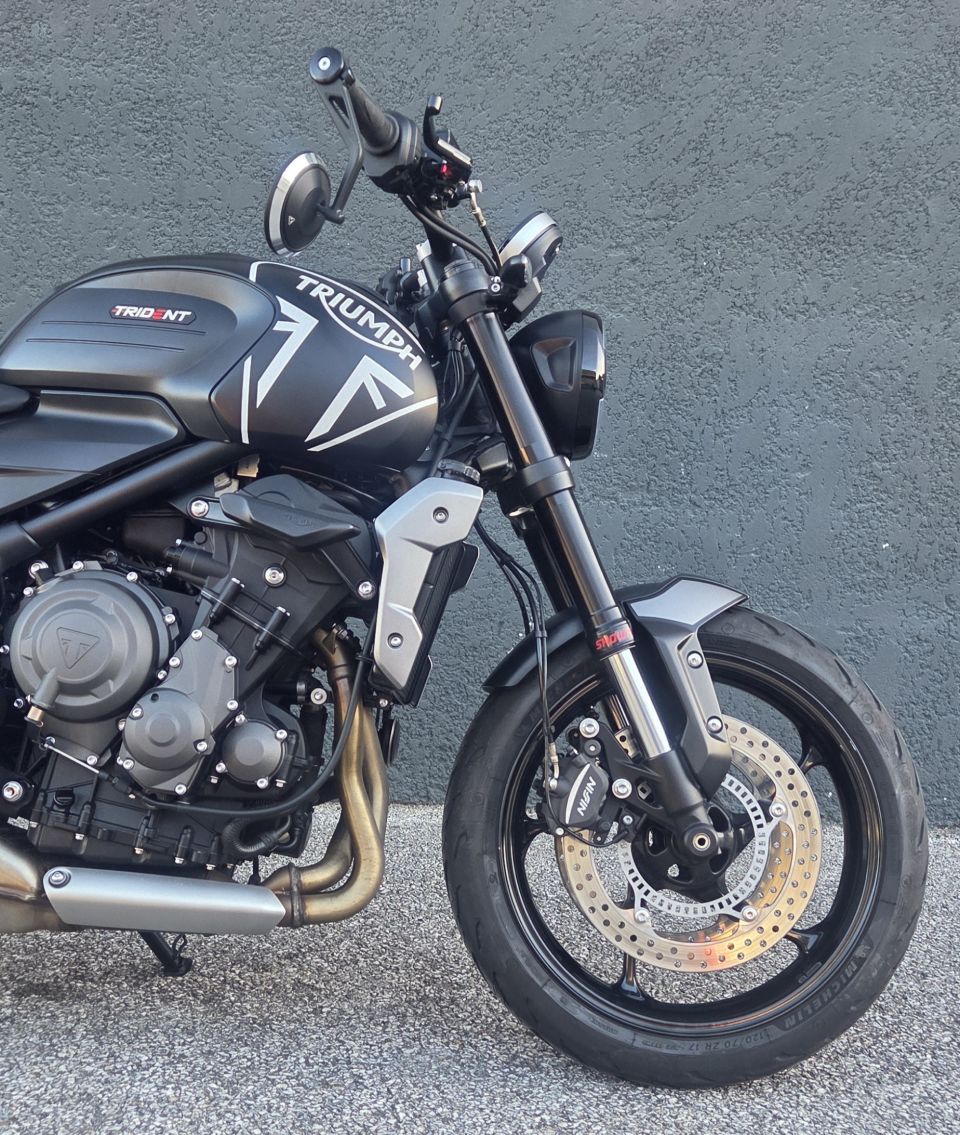 TRIUMPH TRIDENT 660 4