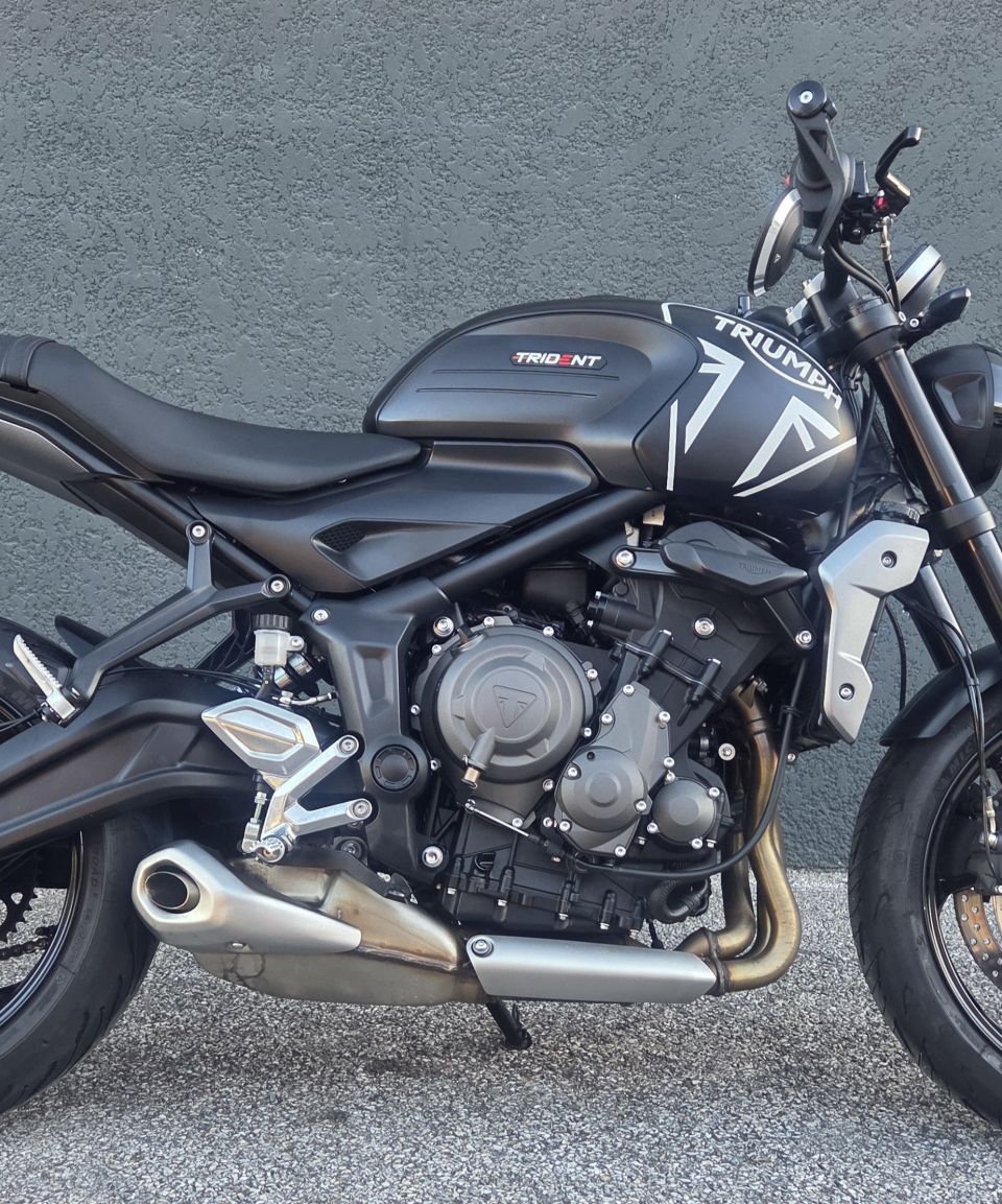 TRIUMPH TRIDENT 660 4