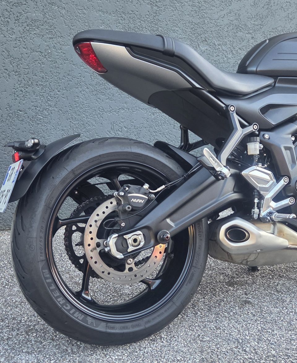 TRIUMPH TRIDENT 660 4