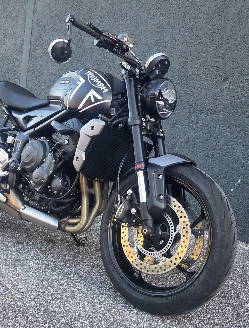 TRIUMPH TRIDENT 660 4