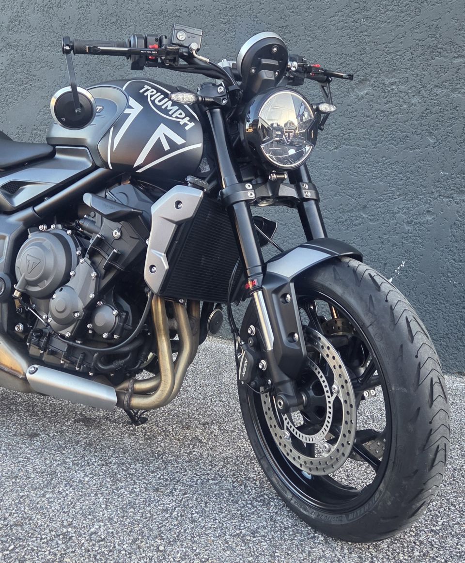 TRIUMPH TRIDENT 660 4