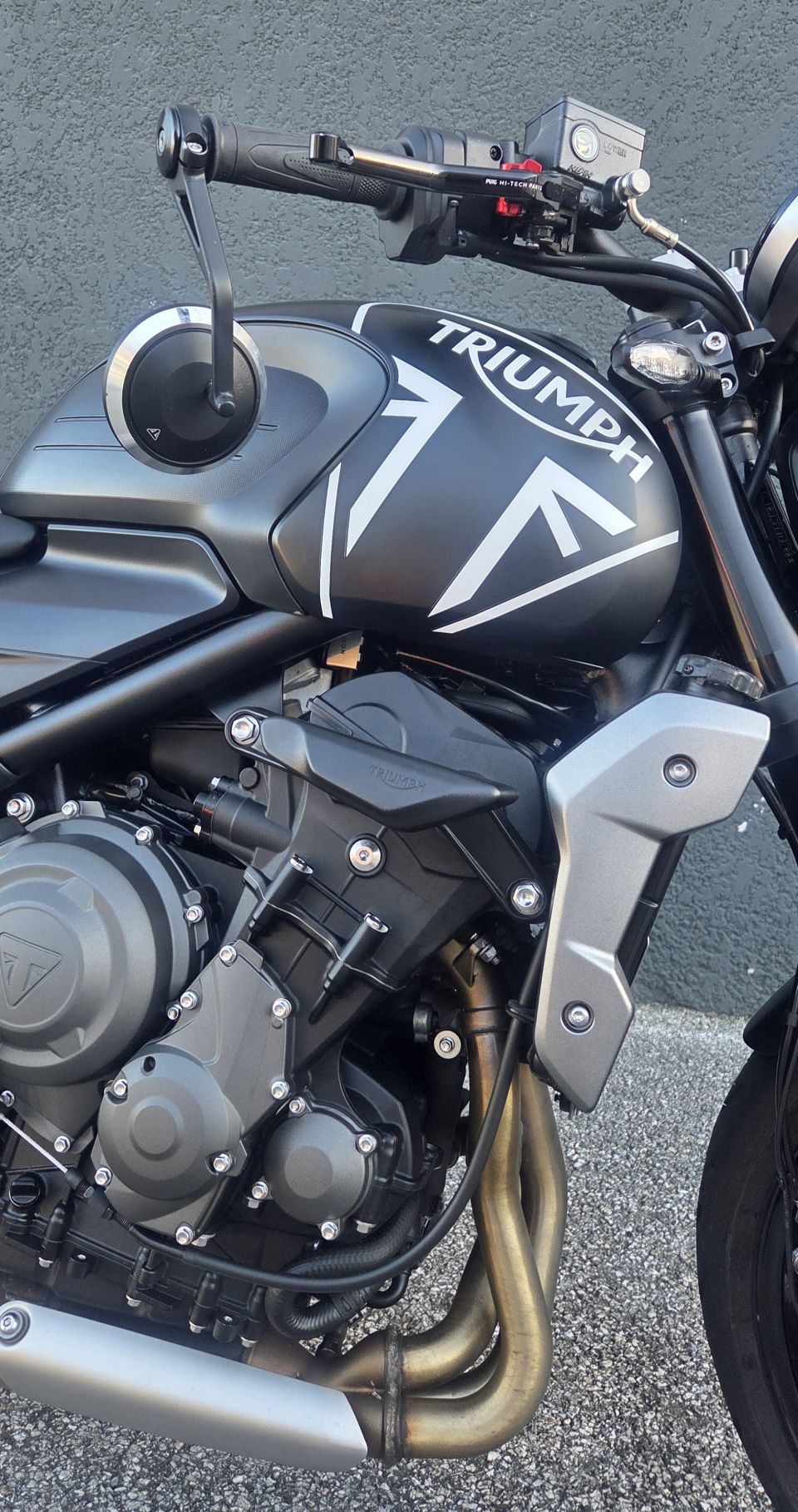 TRIUMPH TRIDENT 660 4