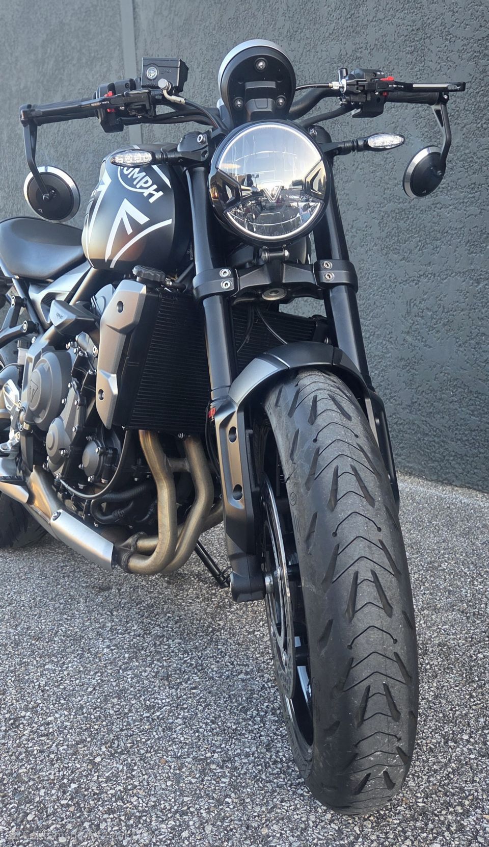 TRIUMPH TRIDENT 660 4