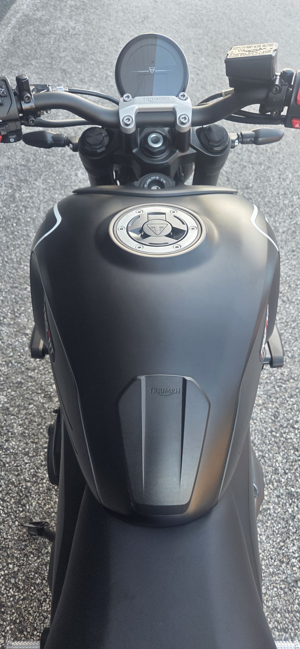 TRIUMPH TRIDENT 660 4