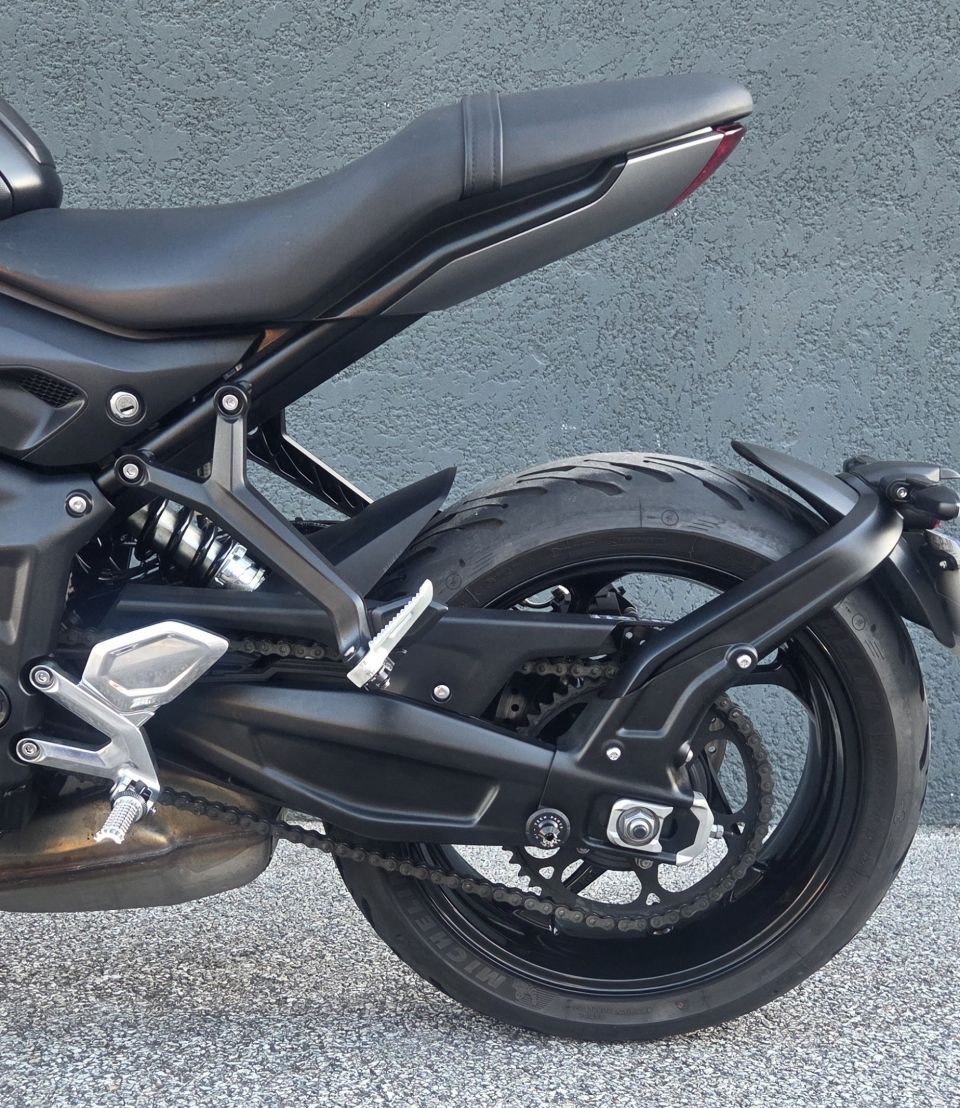 TRIUMPH TRIDENT 660 4