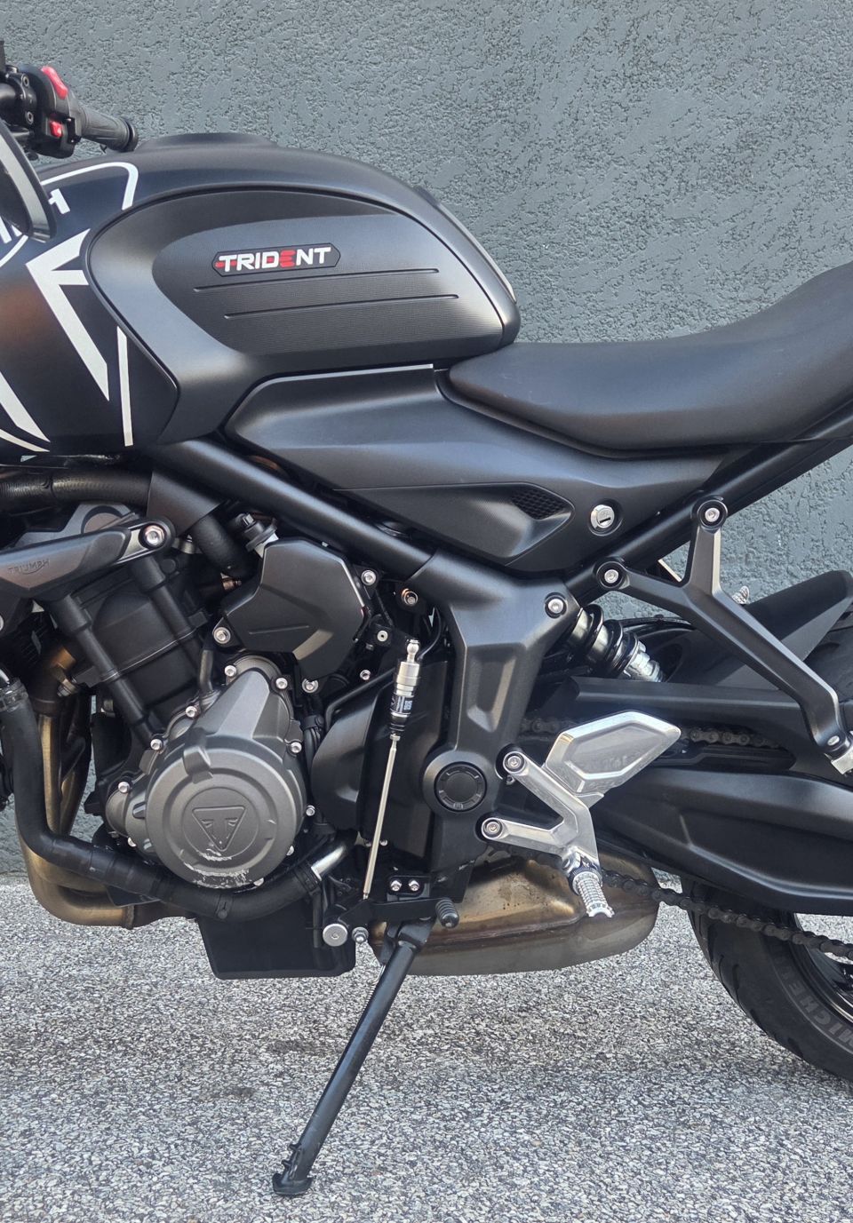 TRIUMPH TRIDENT 660 4