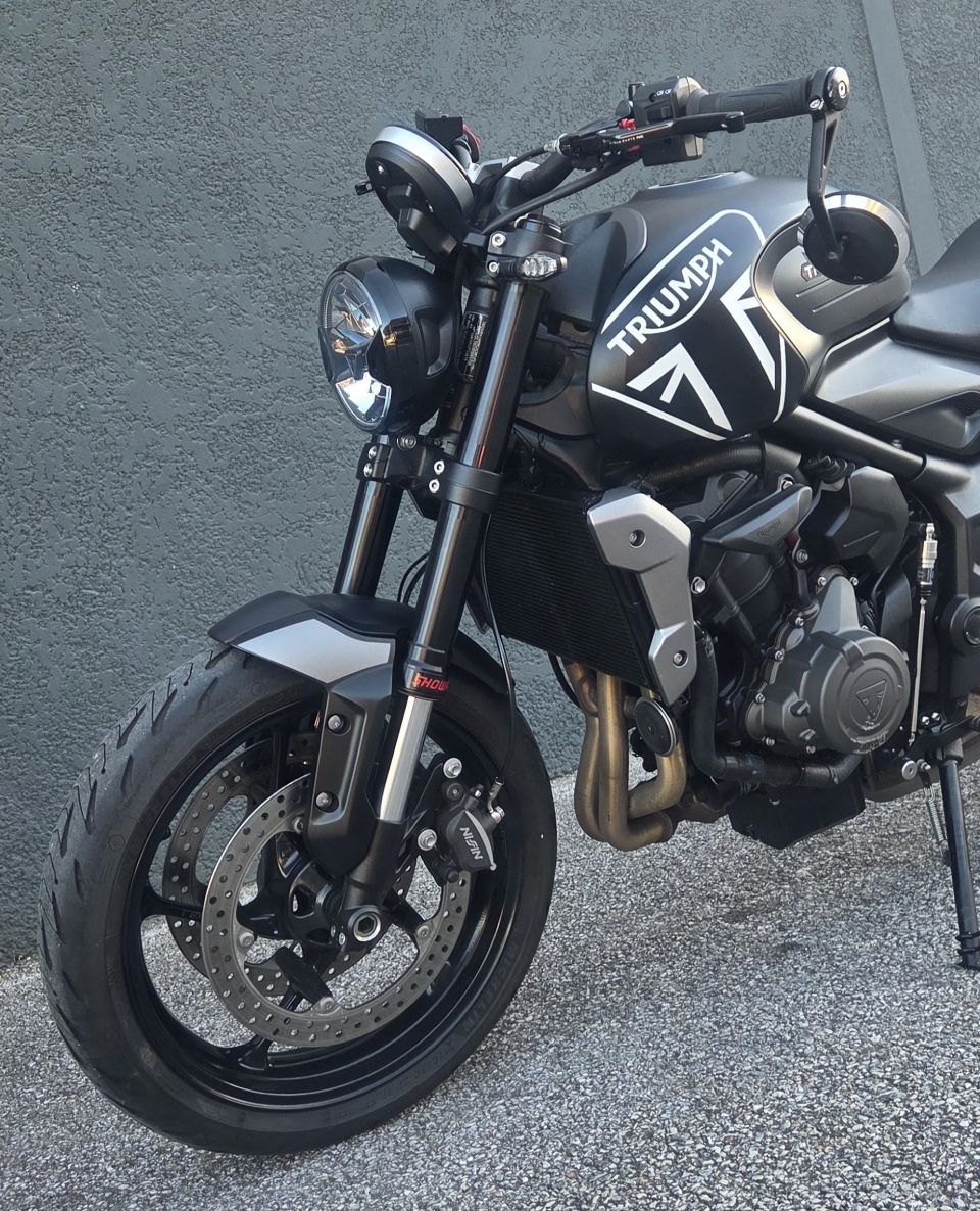 TRIUMPH TRIDENT 660 4