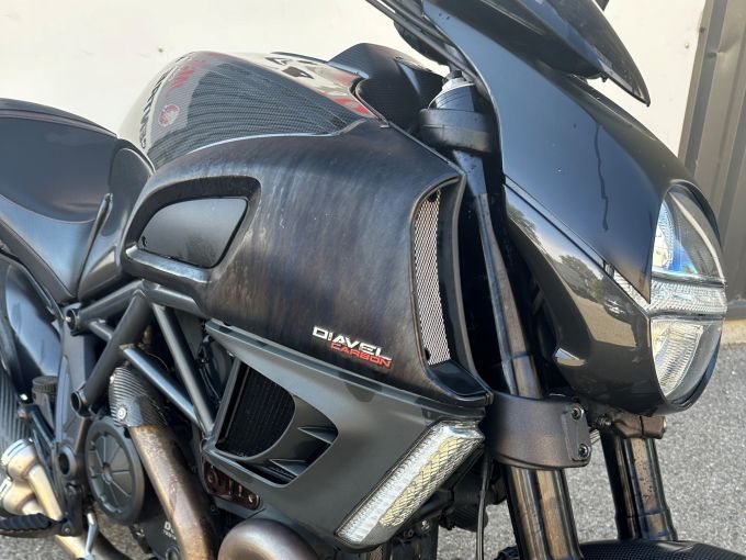 DUCATI DIAVEL CARBON 4