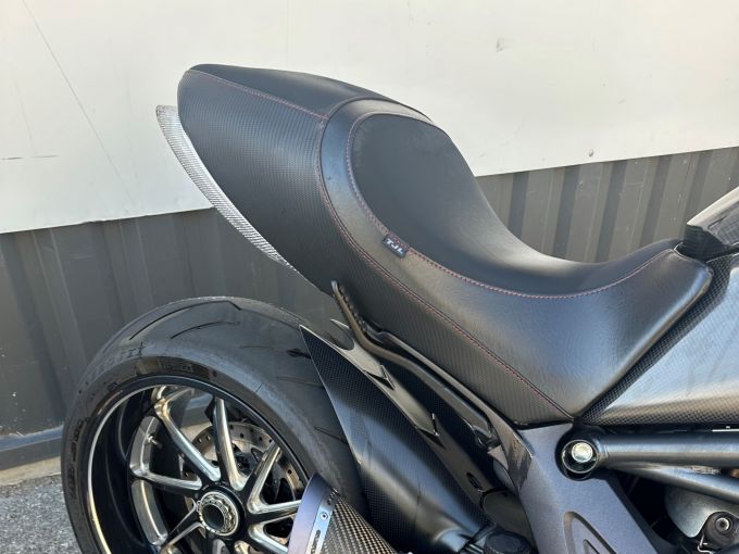 DUCATI DIAVEL CARBON 4