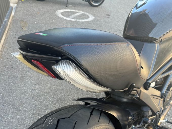 DUCATI DIAVEL CARBON 4