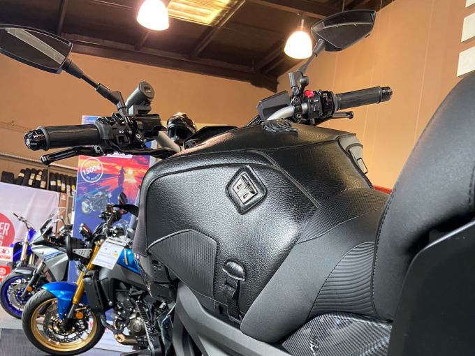 YAMAHA MT-09 4