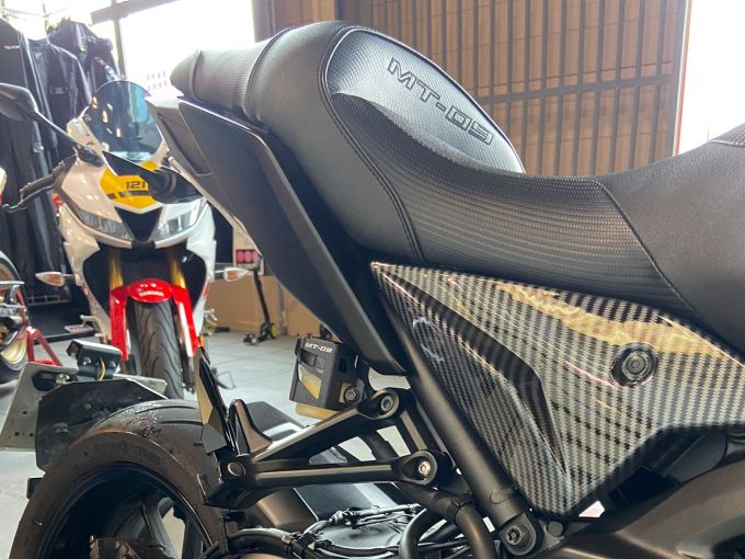 YAMAHA MT-09 4